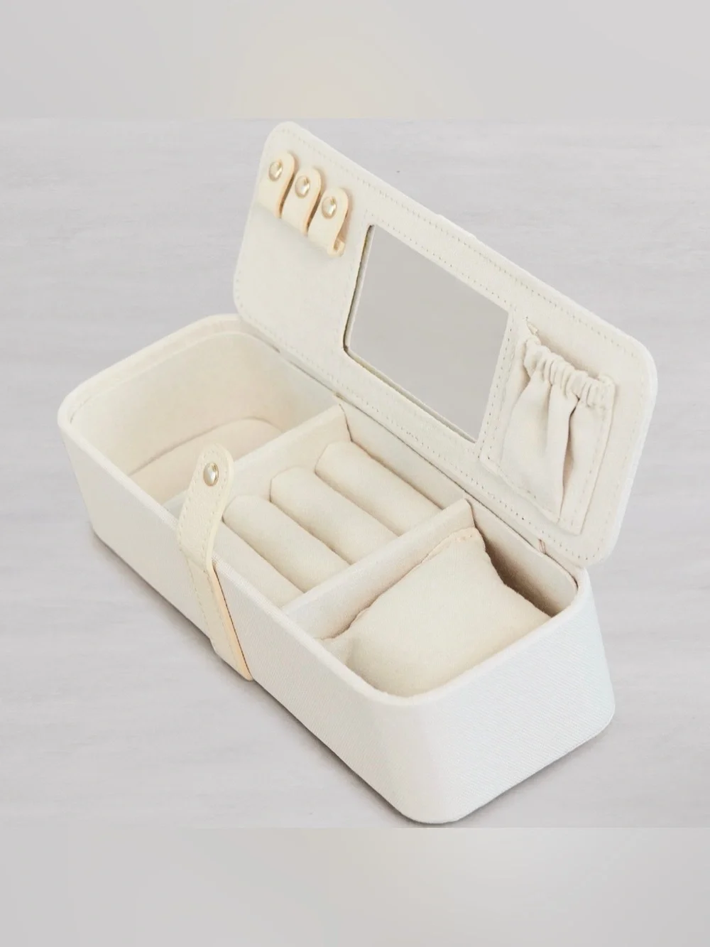 BEIS - The Jewelry Case in Beige